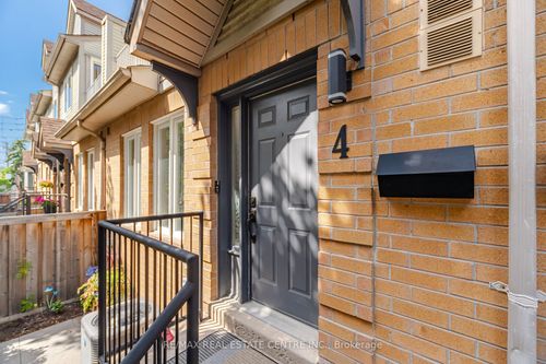 13-1211 Parkwest Pl, Mississauga, ON, L5E3J3 | Card Image