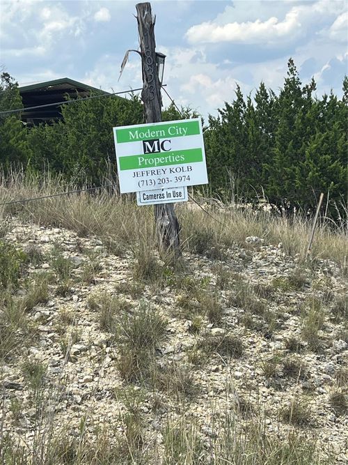 1833 Broad Oak Dr, Bandera, TX, 78003 | Card Image