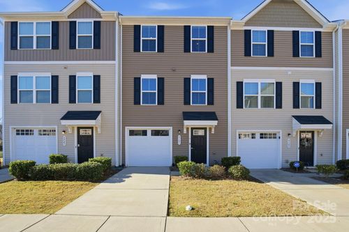6101 Cutwater Cir, Charlotte, NC, 28269-3581 | Card Image