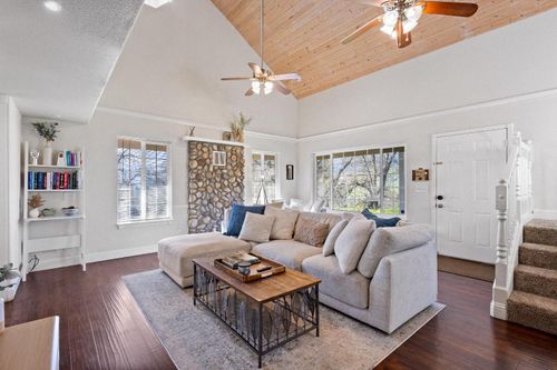 35171 Sand Creek Rd, Squaw Valley, CA, 93675-9628 | Card Image