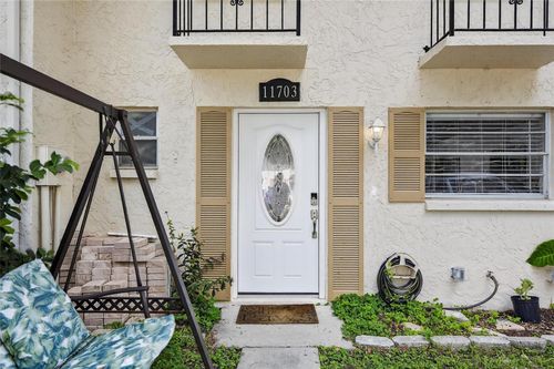 11703 Wesson Cir W, TAMPA, FL, 33618-3523 | Card Image