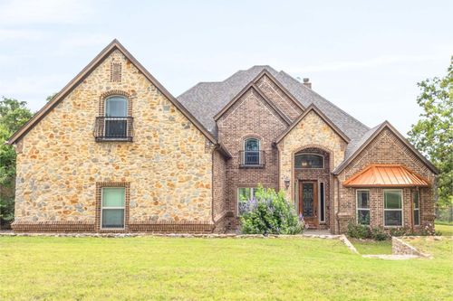 108 Oak Creek Dr, Springtown, TX, 76082-5142 | Card Image