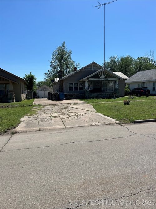 1123 E Moses St, Cushing, OK, 74023-3524 | Card Image