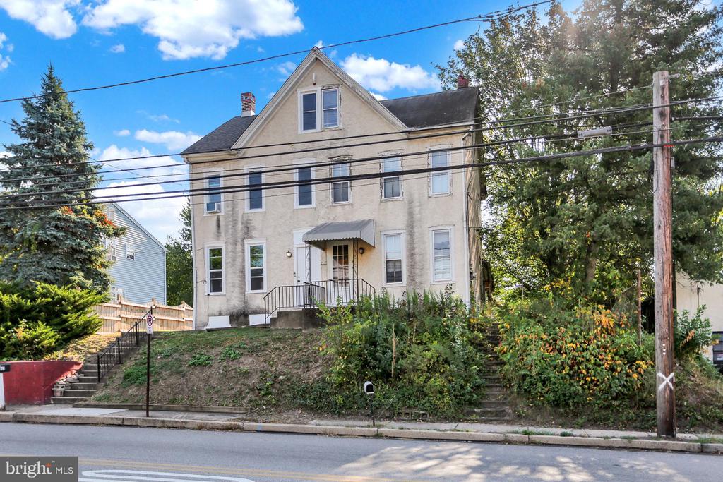 Farmington Ave, Pottstown, PA 19464