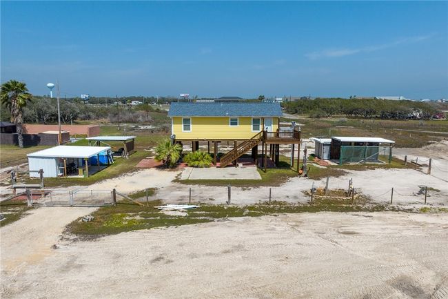 326 E 10 Th St, House other with 1 bedrooms, 2 bathrooms and null parking in Rockport TX | Image 34