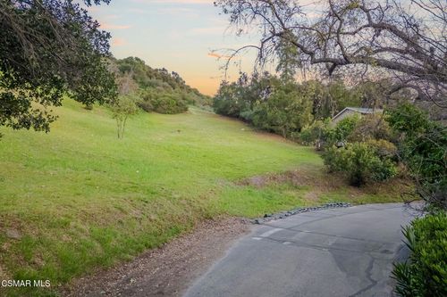 44 Upper Lake Rd, Lake Sherwood, CA, 91361-5134 | Card Image