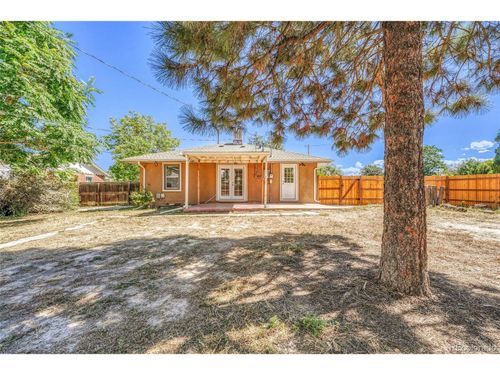 1901 Havana St, Aurora, CO, 80010-2331 | Card Image