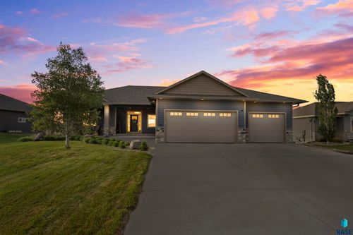 120 Linden Dr, Madison, SD, 57042-7330 | Card Image