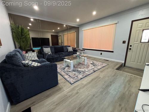 32334 Gloede Dr, Warren, MI, 48088-1523 | Card Image