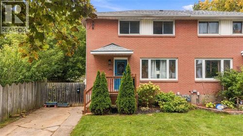819 Elizabeth Avenue, Sarnia, ON, N7S2V6 | Card Image