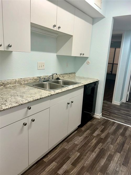apt-b4-3220 69th St, Galveston, TX, 77551-2076 | Card Image