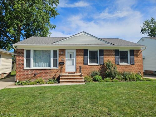 30217 Forestgrove Rd, Willowick, OH, 44095-4956 | Card Image