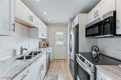 110-1021 3rd St S, NAPLES, FL, 34102-7046 | Card Image