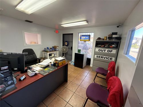 1750 W 41st St, HIALEAH, FL, 33012-7017 | Card Image