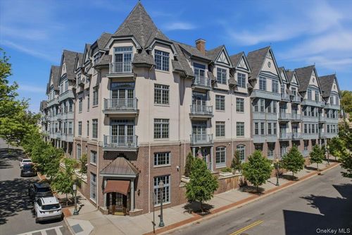 313-55 1st St, Pelham, NY, 10803-1458 | Card Image
