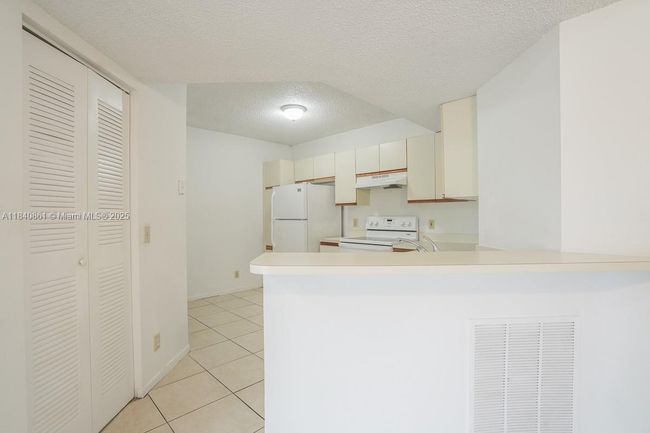 APT-304 - 9033 Wiles Rd, Condo with 2 bedrooms, 2 bathrooms and null parking in Coral Springs FL | Image 5