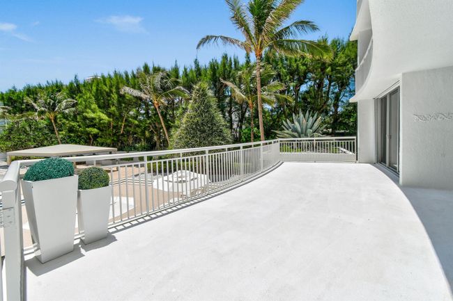 APT-112 - 2780 S Ocean Blvd, Condo with 2 bedrooms, 2 bathrooms and null parking in Palm Beach FL | Image 27