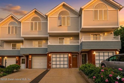 17 Lyman Ave, Staten Island, NY, 10305-3812 | Card Image