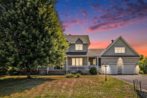 8050 Craig Farm Dr, Metcalfe, ON, K0A2P0 | Card Image