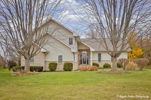 3016 Raccoon Cove, Island Lake, IL, 60042 | Card Image