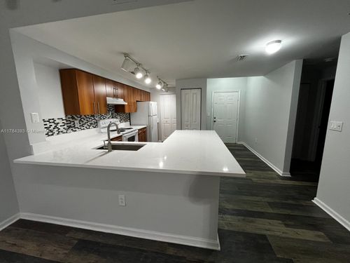 apt-303-5900 W Sample Rd, Coral Springs, FL, 33067-3268 | Card Image
