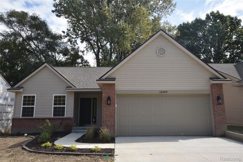 11469 Hidden Oaks Dr, Clio, MI, 48420-2905 | Card Image