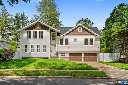 16 Coles Ct, River Edge, NJ, 07661-1002 | Card Image