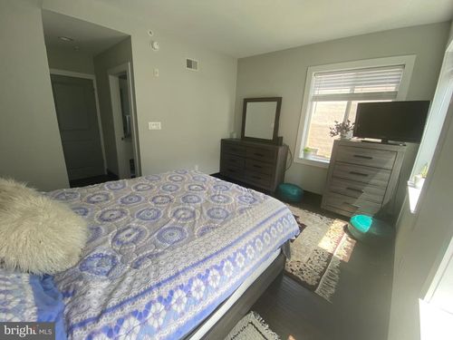 apt-2-1526 Parrish St, PHILADELPHIA, PA, 19130-2247 | Card Image