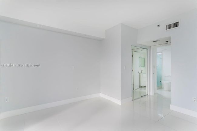 APT-1809 - 540 Brickell Key Dr, Condo with 1 bedrooms, 2 bathrooms and null parking in Miami FL | Image 7