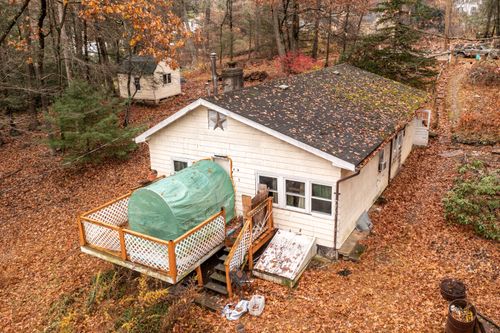 32 Sepous Rd, Avon, CT, 06001-3216 | Card Image