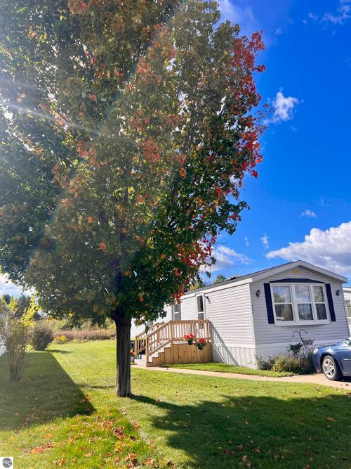 397 Fairway Drive, Cadillac, MI, 49601 | Card Image