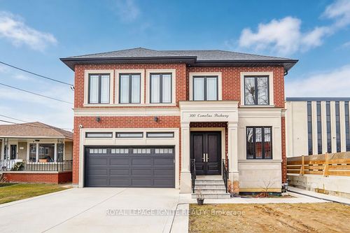 upper-300 Cornelius Pky, North York, ON, M3K1T8 | Card Image