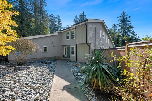 10915 Cedar Lane, North Saanich, BC, V8L5R1 | Card Image