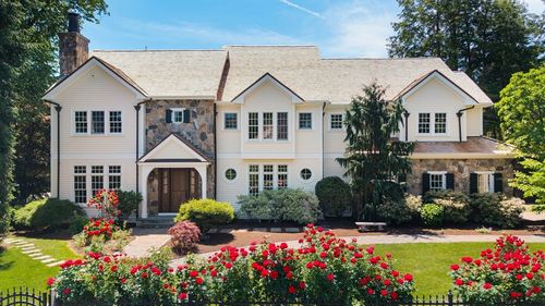 8 Valley Rd, Wellesley, MA, 02481-1447 | Card Image