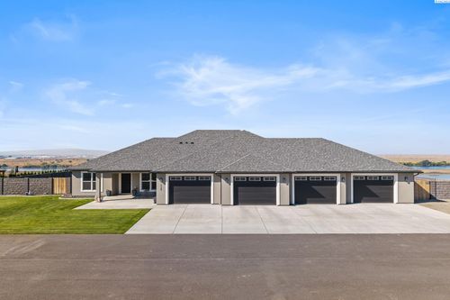 113 Columbia Bluff Ln, Pasco, WA, 99301-6183 | Card Image