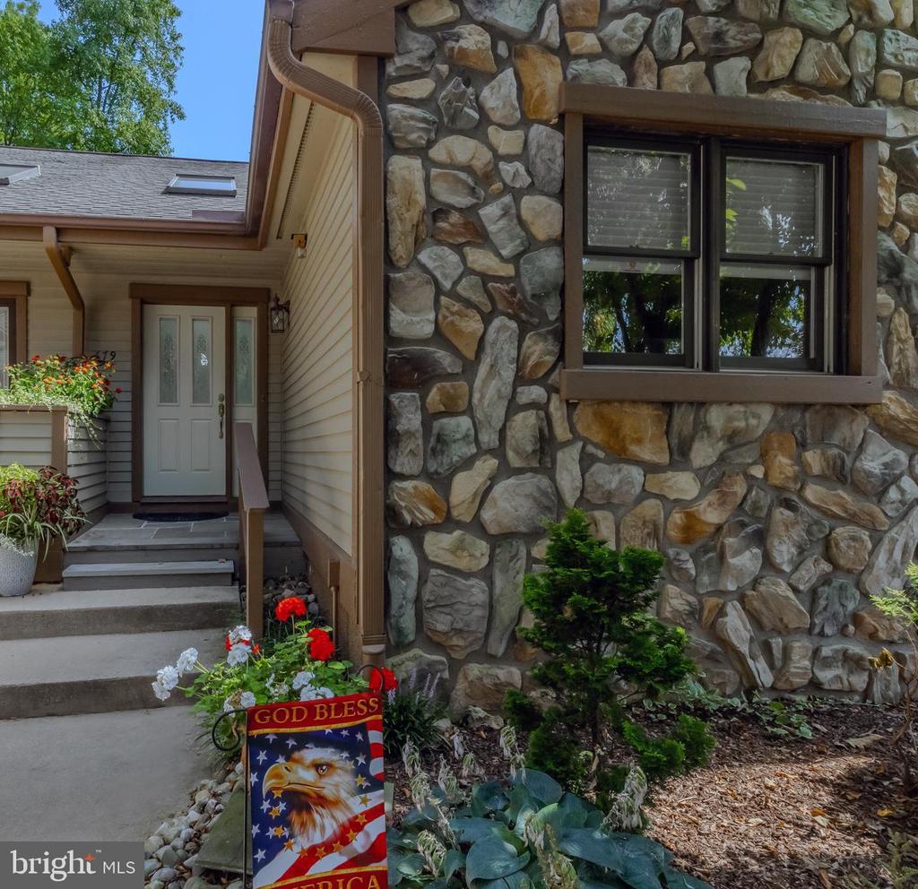 Heatherton Ln, West Chester, PA 19380