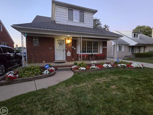 8053 Virginia Park, Center Line, MI, 48015-1642 | Card Image