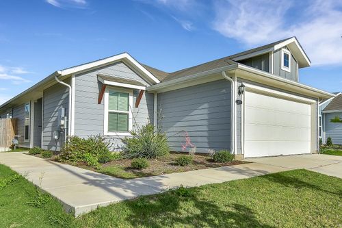 121 Crescent St, Georgetown, TX, 78626-2835 | Card Image