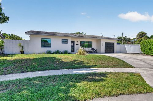 308 Se 2nd St, Deerfield Beach, FL, 33441-3907 | Card Image