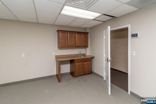 555 Goffle Rd, Ridgewood, NJ, 07450-4037 | Card Image