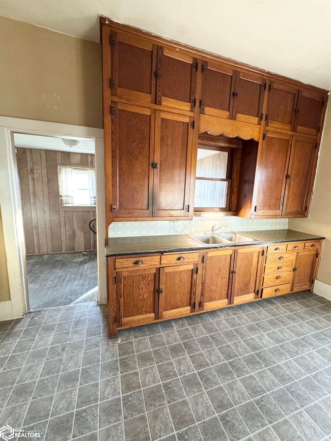 315 S Division St, Home with 3 bedrooms, 1 bathrooms and 1 parking in Audubon IA | Image 8
