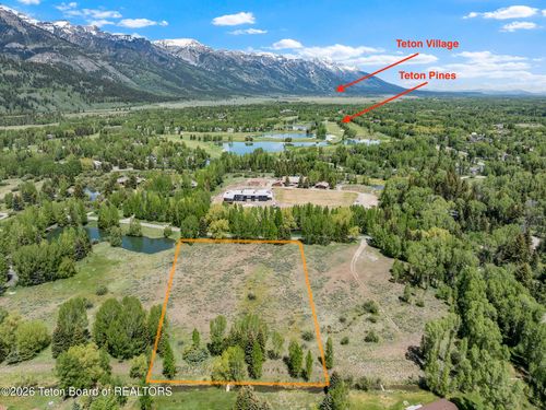 4220 Willowbrook Ln, Wilson, WY, 83014-9124 | Card Image