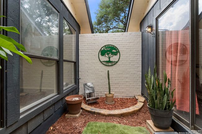 6210 Meadow Grv, House other with 3 bedrooms, 2 bathrooms and null parking in Windcrest TX | Image 24