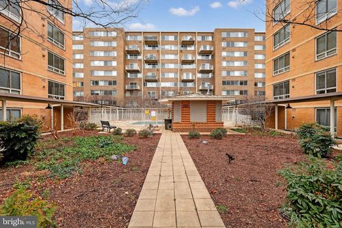 s124-800 4th St Sw, WASHINGTON, DC, 20024-3011 | Card Image