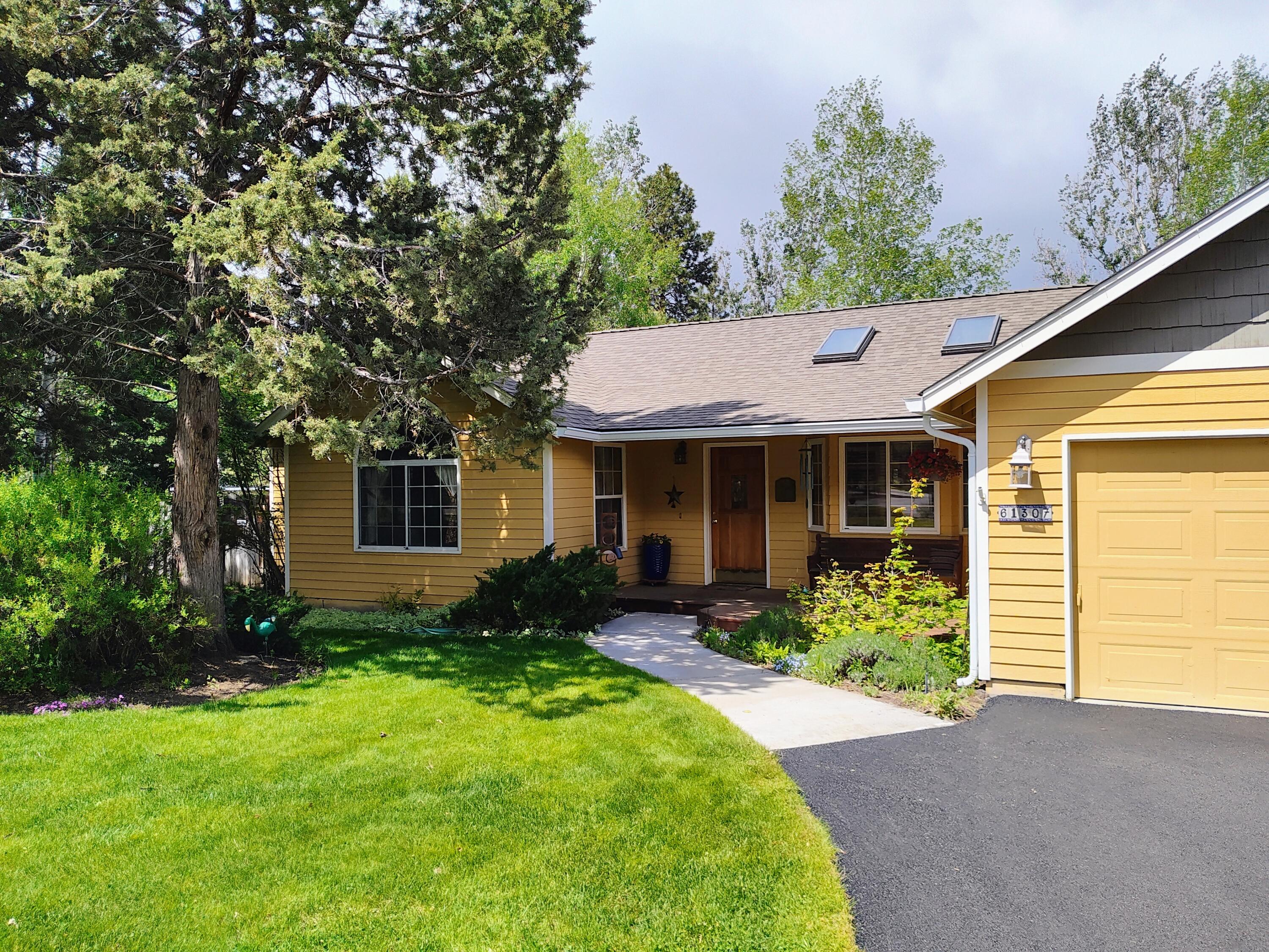 Mount Vista Dr, Bend, OR 97702