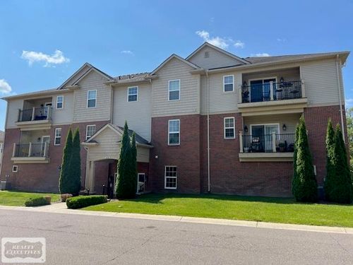 5656 Flagstaff Pines #402 Drive, Shelby Charter Township, MI, 48317 | Card Image