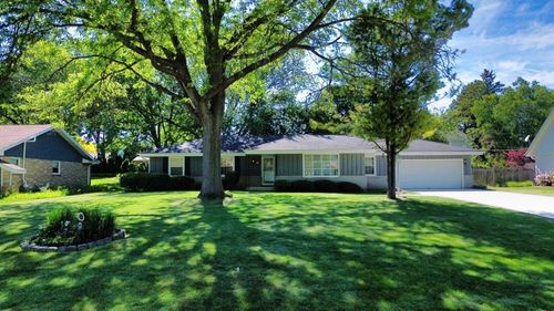 521 Alta Loma Dr, Thiensville, WI, 53092-1405 | Card Image