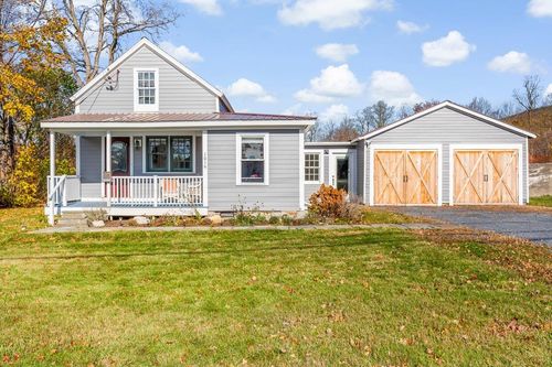 1016 County St, Bennington, VT, 05201-2085 | Card Image