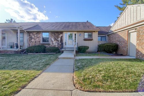 3-9780 Cambridge Court Cambridge Ct., Green Oak Township, MI, 48178 | Card Image
