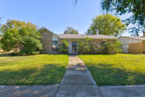 1833 Clark Trl, Grand Prairie, TX, 75052-2208 | Card Image